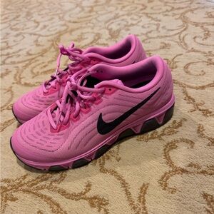 Nike Women's Bright Pink Sneakers